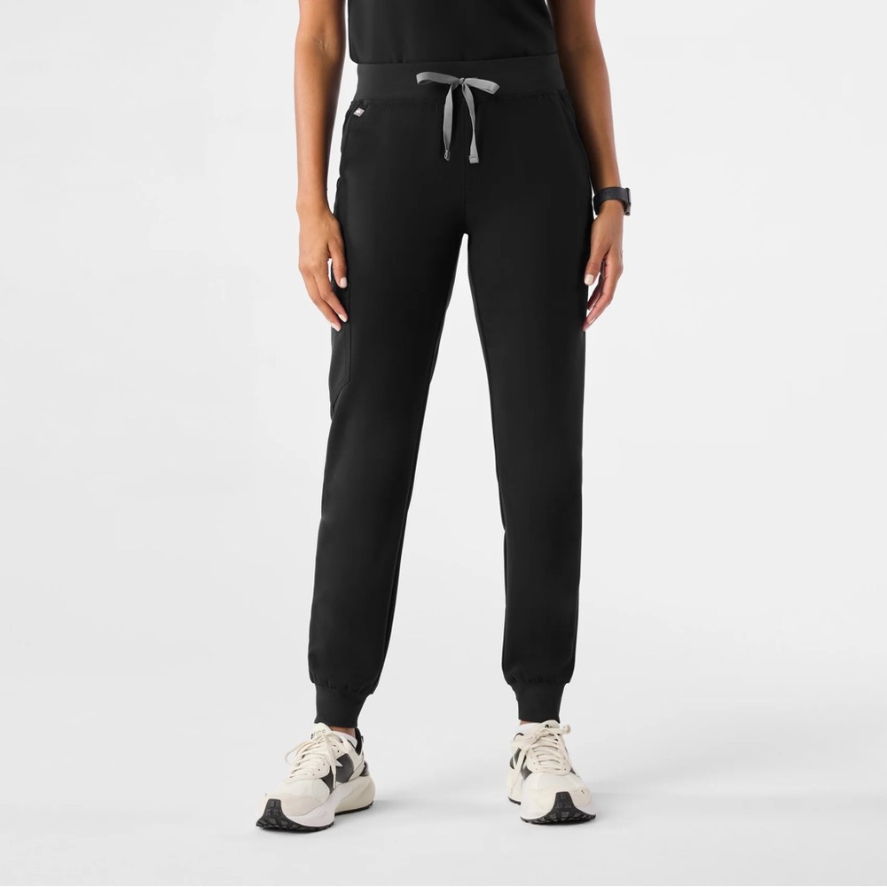 Figs Zamora Small Jogger Scrubs in Black